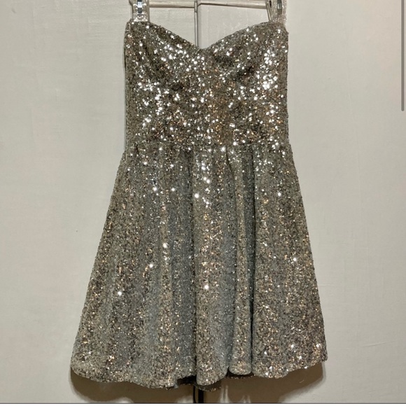 ASOS SILVER SEQUIN STRAPLESS COCKTAIL DRESS, SIZE 6 - Picture 4 of 5